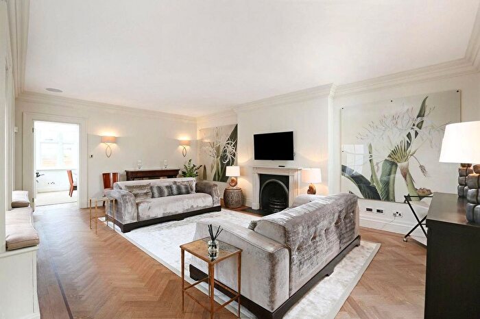 2 Bedroom Flat To Rent In Upper Grosvenor Street, Mayfair, W1K