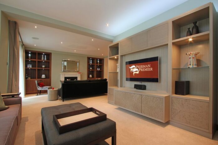 3 Bedroom Flat To Rent In Ennismore Gardens, London, SW7