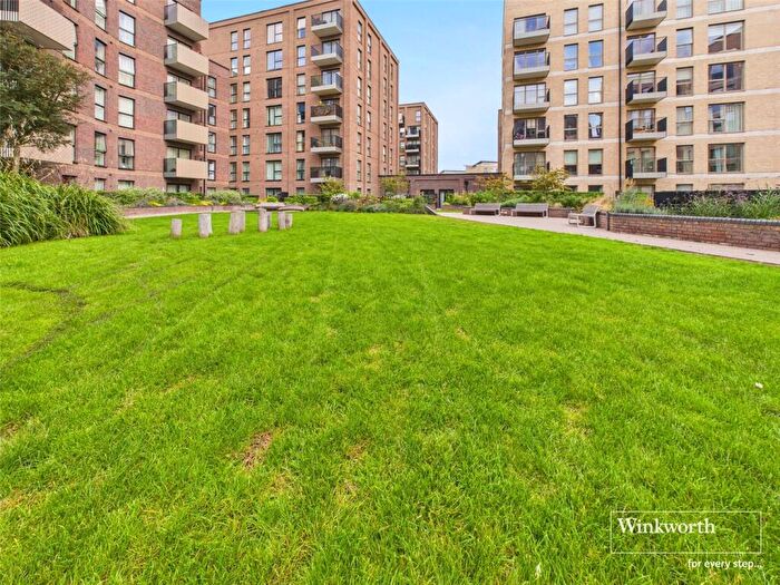 2 Bedroom Apartment For Sale In Carraway Street, Discovery House South, Reading, Berkshire, RG1