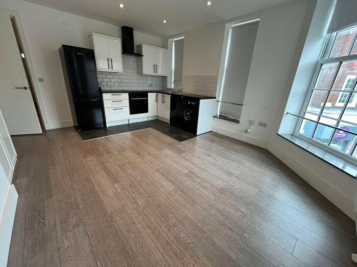 1 Bedroom Flat To Rent In High Street, Epsom, Surrey, KT19