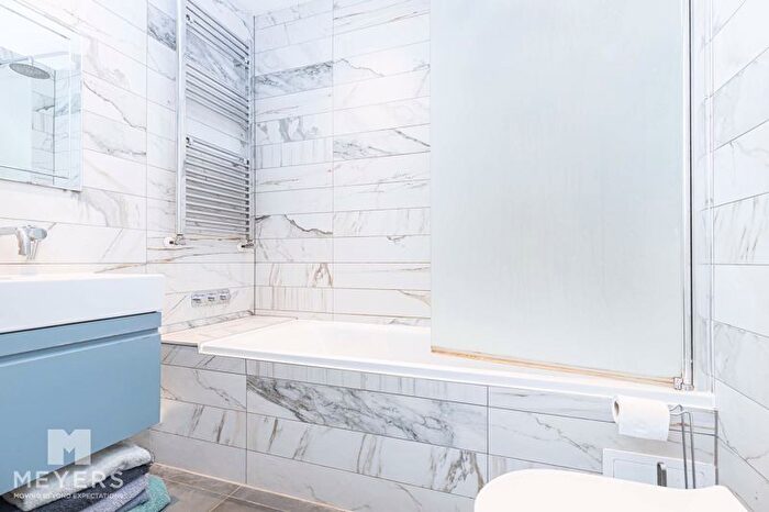 1 Bedroom Flat For Sale In Exton Gardens, , Knyveton Road, BH1