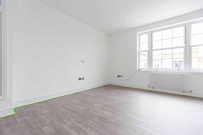 3 Bedroom Flat To Rent In London, N7