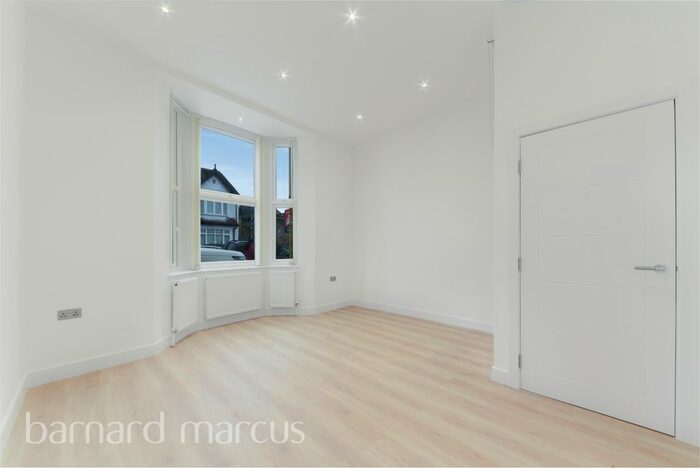 2 Bedroom Flat To Rent In Kidderminster Road, Croydon, CR0