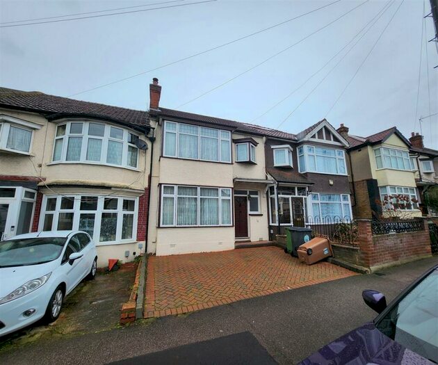 3 Bedroom Detached House To Rent In Albert Avenue, Chingford, E4