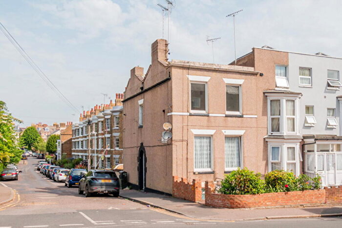 1 Bedroom Flat For Sale In West Cliff Road, Ramsgate, CT11