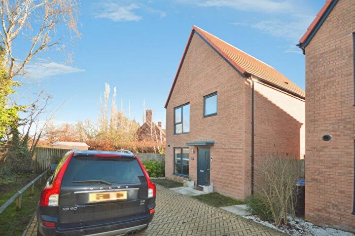 3 Bedroom Detached House For Sale In Woodcote Way, Chesterfield, Derbyshire, S40