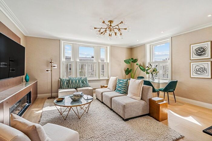 3 Bedroom End Of Terrace House For Sale In Redcliffe Street, Chelsea, SW10