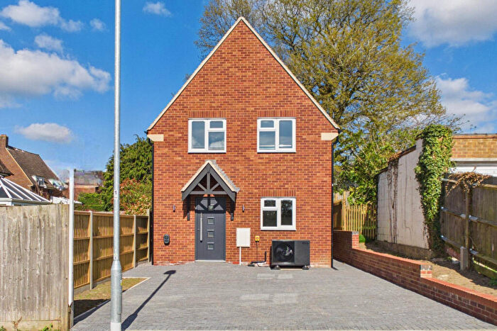 2 Bedroom Detached House For Sale In Stonelea Road, Hemel Hempstead, HP3