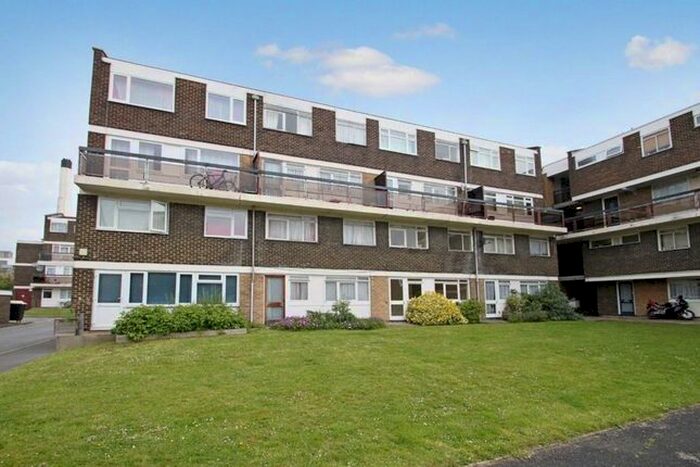 3 Bedroom Flat To Rent In Wessex Close, Norbiton, Kingston Upon Thames, KT1