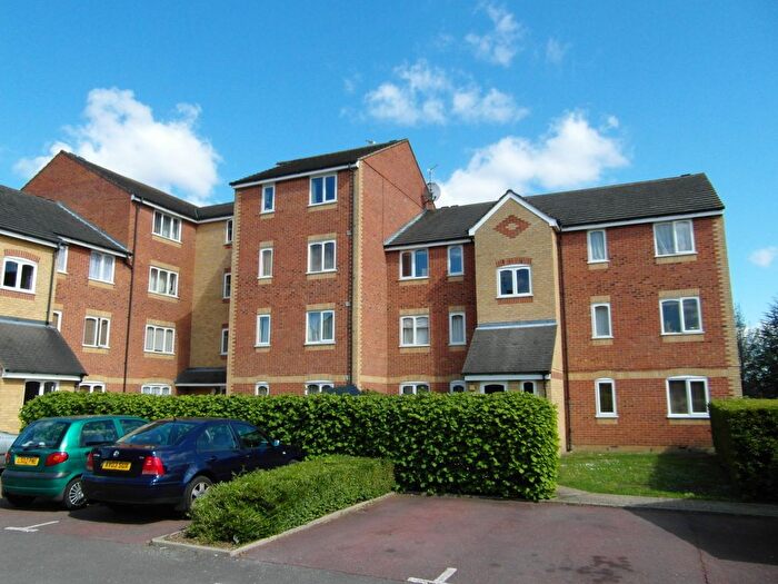 2 Bedroom Flat To Rent In Burket Close, Southall, UB2