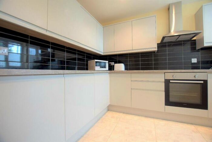 4 Bedroom Semi-Detached House To Rent In Bed Student Home - Cccu - A Arran Mews, CT1