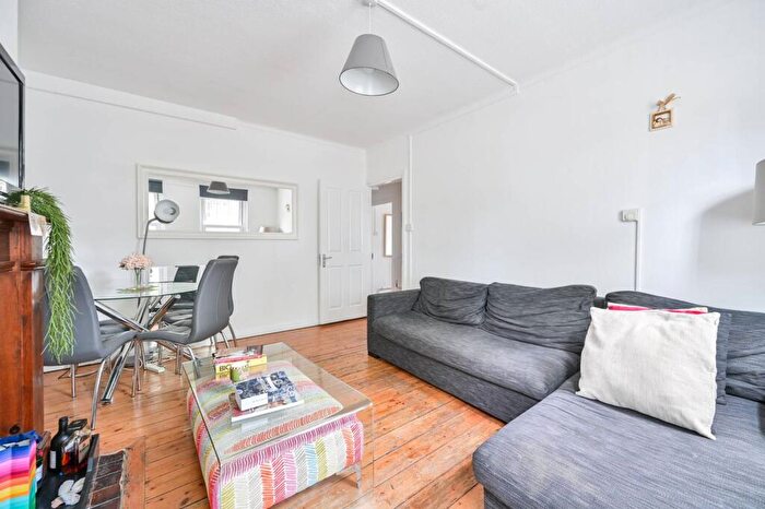 2 Bedroom Flat To Rent In Doddington Grove, Kennington, London, SE17