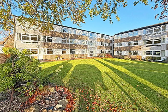 2 Bedroom Flat For Sale In Beechwood Court, Queen's Road, Harrogate, HG2