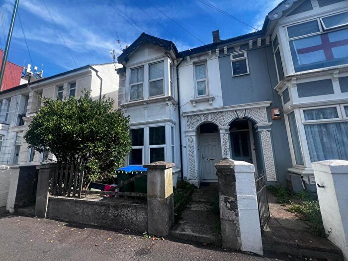 2 Bedroom Flat For Sale In Canada Grove, Bognor Regis, PO21