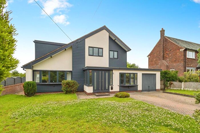 4 Bedroom Detached House To Rent In Mottram Old Road, Stalybridge, Cheshire, SK15