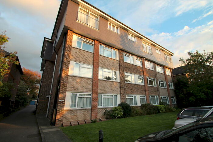 1 Bedroom Flat To Rent In Queens Court, Rectory Road, BR3