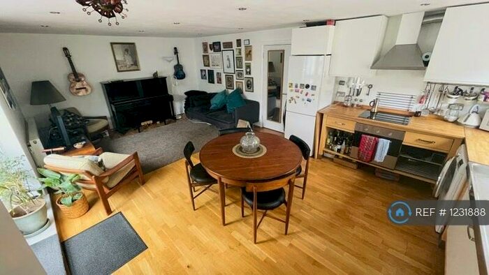 1 Bedroom Flat To Rent In Siani Mews, London, N8