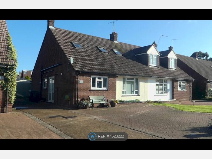 4 Bedroom Bungalow To Rent In Heronfield, Potters Bar, EN6
