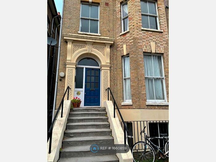 2 Bedroom Flat To Rent In Blackheath, London, SE3