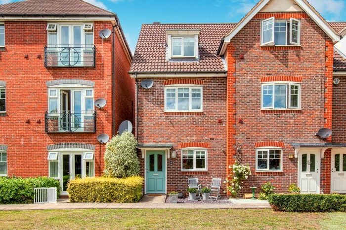 3 Bedroom Town House To Rent In Barley Mead, SL6