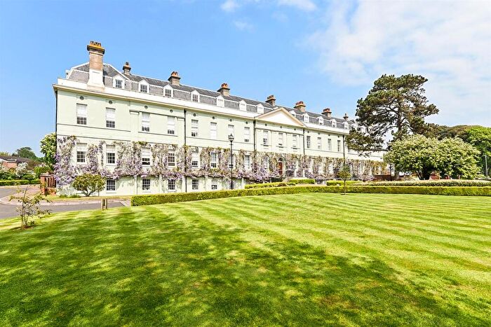 2 Bedroom Apartment To Rent In King George Gardens, Chichester, PO19