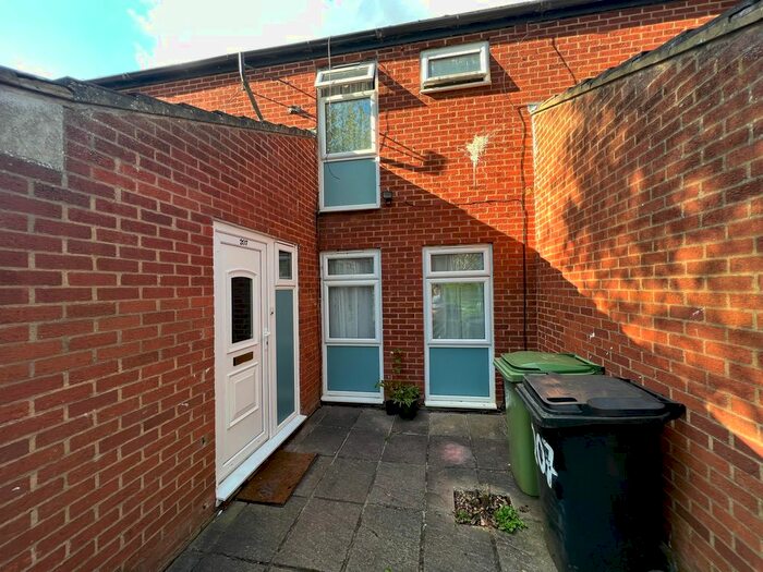 3 Bedroom Property To Rent In Fulmar Lane, Wellingborough, NN8