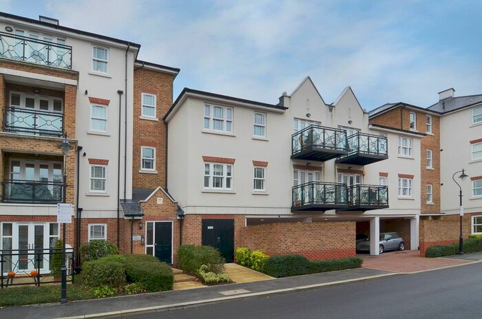 2 Bedroom Flat To Rent In Holford Way, London, SW15