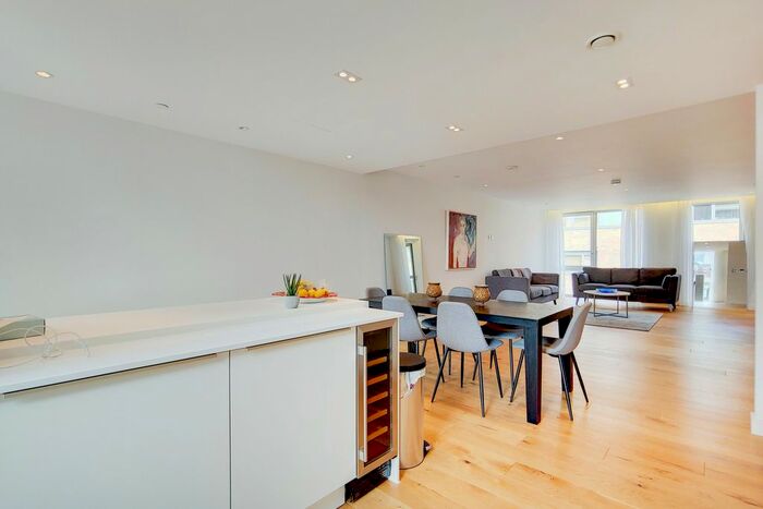 3 Bedroom Flat To Rent In Monck Street, London, SW1P