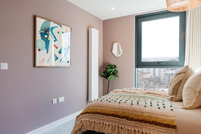 2 Bedroom Apartment To Rent In Holland Street, Glasgow, G2