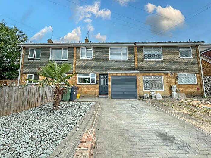 3 Bedroom Terraced House For Sale In Ferry Road, Hullbridge, SS5