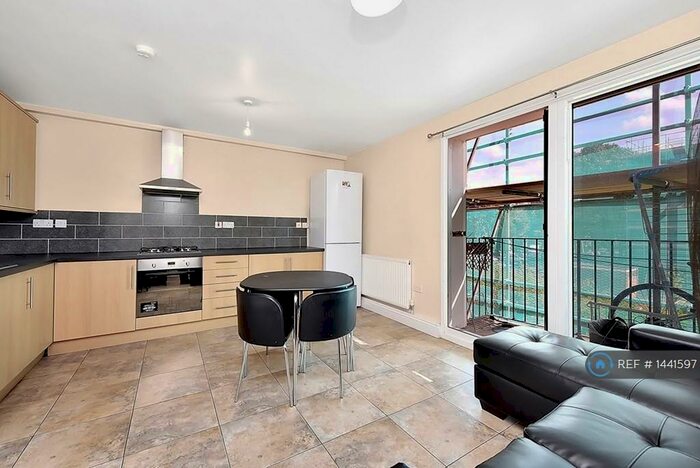 4 Bedroom Maisonette To Rent In Manor Estate, London, SE16