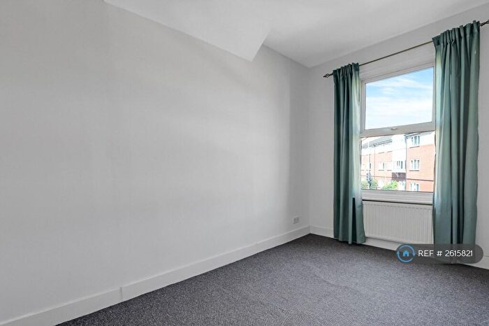 3 Bedroom Flat To Rent In Croydon Road, Beckenham, BR3