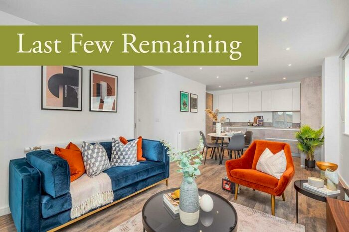 2 Bedroom Apartment To Rent In Bed, Th Floor Lapwing At The Halcyon In Fresh Wharf, IG11