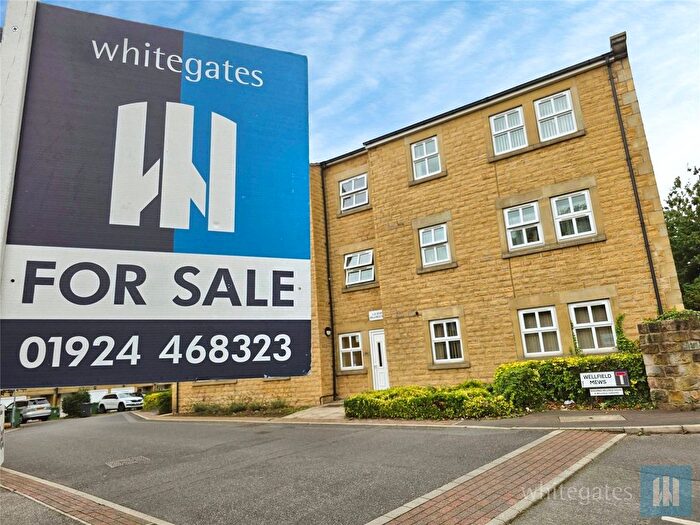2 Bedroom Flat For Sale In Wellfield Mews, Staincliffe, Dewsbury, West Yorkshire, WF13