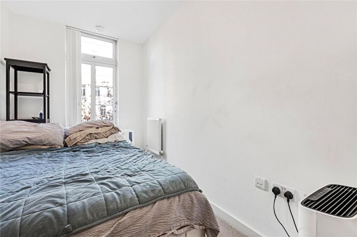 2 Bedroom Apartment To Rent In Salton Square, London, E14
