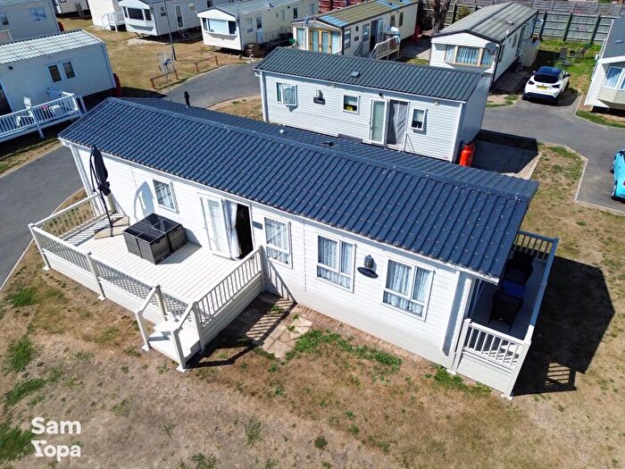 2 Bedroom Mobile Home For Sale In Low Road, Harwich, CO12
