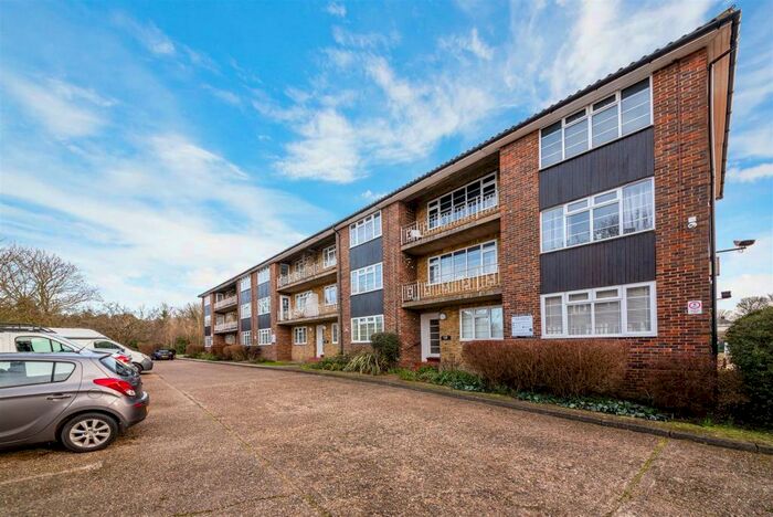 2 Bedroom Apartment To Rent In Lancaster Court, Banstead, SM7