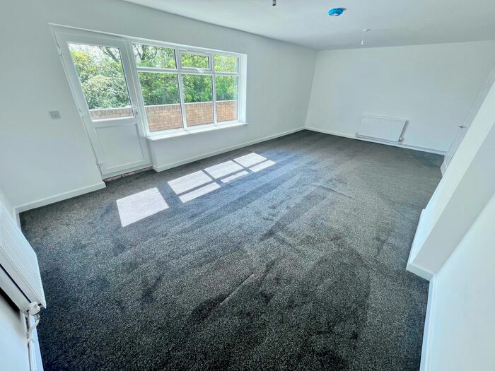 3 Bedroom Flat To Rent In Fellowsfield Way, Kimberworth, Rotherham, S61