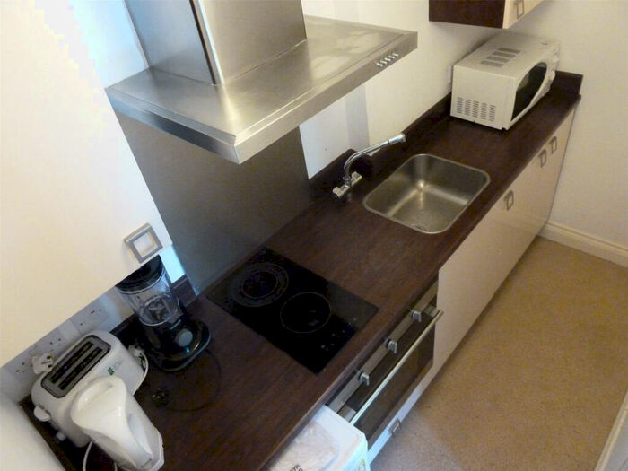 Studio To Rent In Lipson Road, PL4