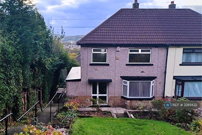 3 Bedroom Semi-Detached House To Rent In Carr Lane, Bradford, BD18