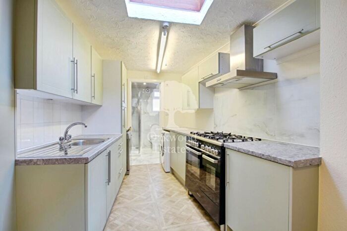 1 Bedroom Apartment To Rent In Montrose Avenue, Datchet, SL3