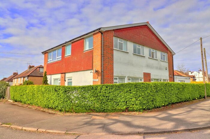 2 Bedroom Flat To Rent In Oaktree Place, New Road, Amersham, Buckinghamshire, HP6