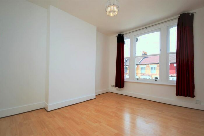 2 Bedroom Flat To Rent In Whittington Road, London, N22