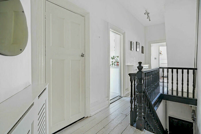 2 Bedroom Flat For Sale In Laburnum Grove, Portsmouth, Hampshire, PO2