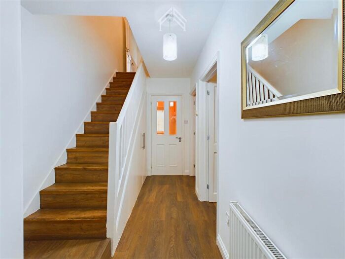 4 Bedroom House To Rent In The Broadway, Harrow, HA3