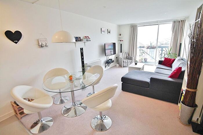 2 Bedroom Flat To Rent In Union Lane, Isleworth, TW7