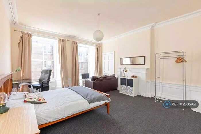 4 Bedroom Flat To Rent In Montague St, Edinburgh, EH8