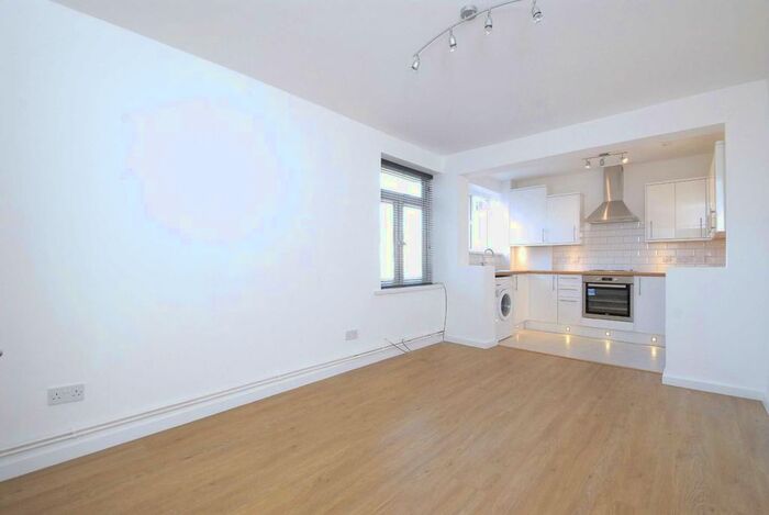 2 Bedroom Flat To Rent In Algernon Road, London, SE13