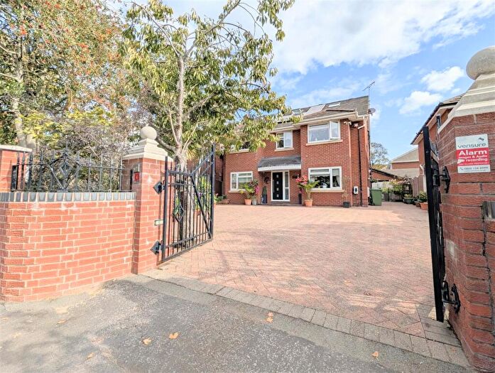 5 Bedroom Detached House To Rent In Golf Open - York Road, Birkdale - Sleeps, PR8