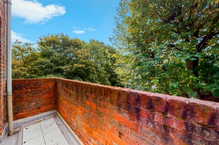 2 Bedroom Flat To Rent In Partington Close, Crouch End Boarders, N19